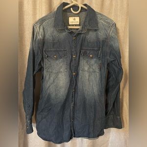 Men’s Legendary Whitetails snap/button denim shirt. Medium